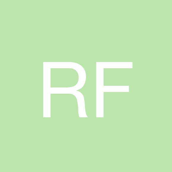 Profile Picture of Rosett Flores (@rosettflores) on Poshmark