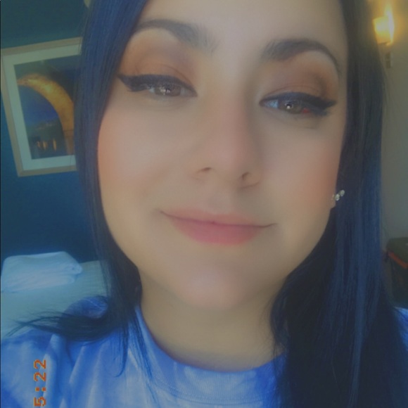Profile Picture of Anna Bryk (@annabryk123) on Poshmark