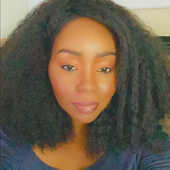 Profile Picture of E James (@euynacoc) on Poshmark