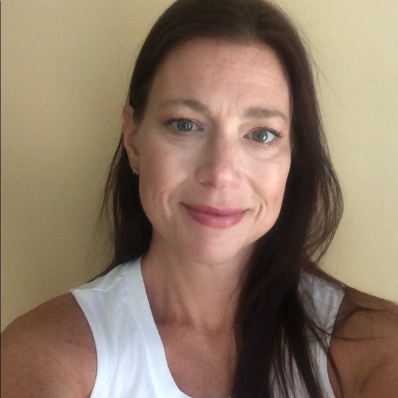 Profile Picture of Jessica Delisio (@jessicadelisio) on Poshmark