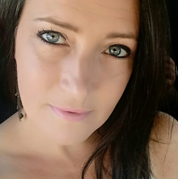 Profile Picture of Almeda Rigsby (@almedakay) on Poshmark