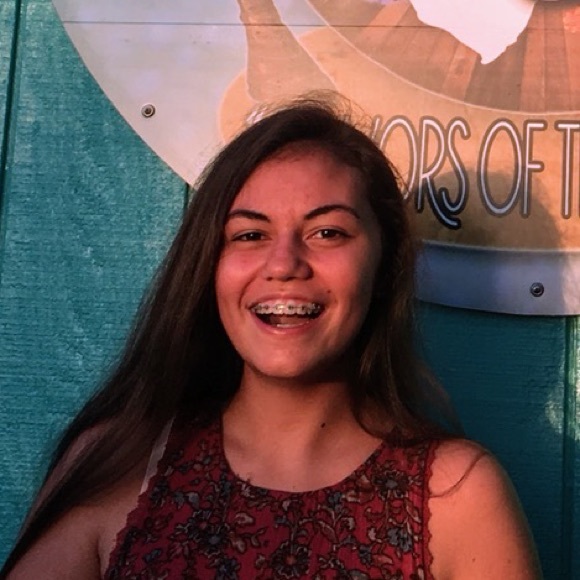 Profile Picture of Ryenne Cordeiro (@ryennecordeiro) on Poshmark