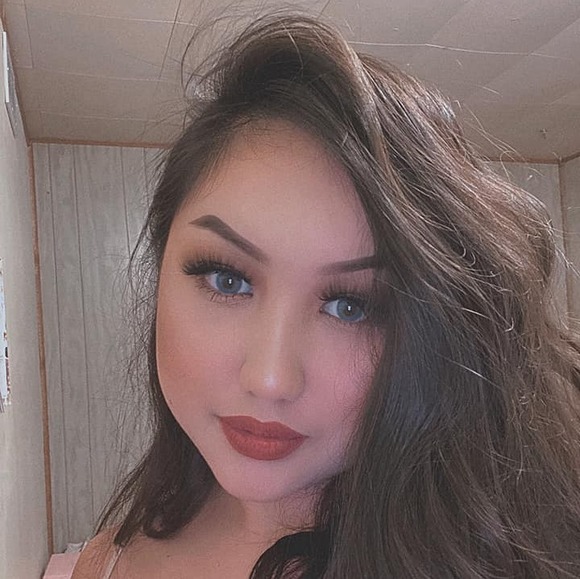 Profile Picture of Hnub Ci (@vangchichi) on Poshmark