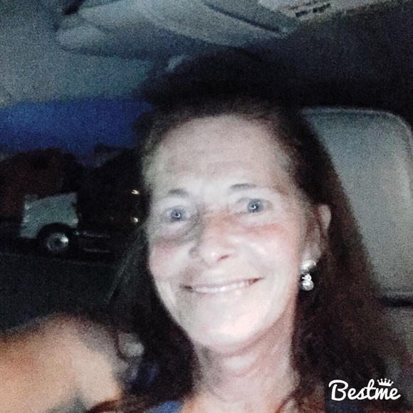 Profile Picture of Julie Kocherhans (@juliekocherhans) on Poshmark