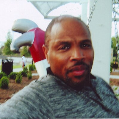 Profile Picture of Amos Moore (@amos1957) on Twitter