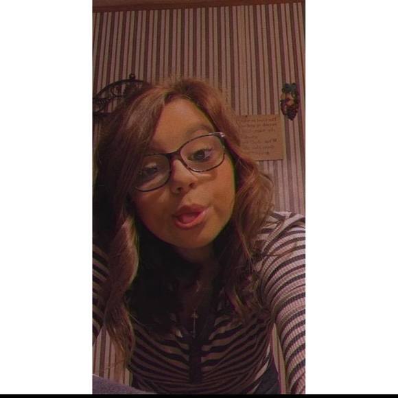 Profile Picture of Alyssa danielle Baute (@abaute0002) on Poshmark