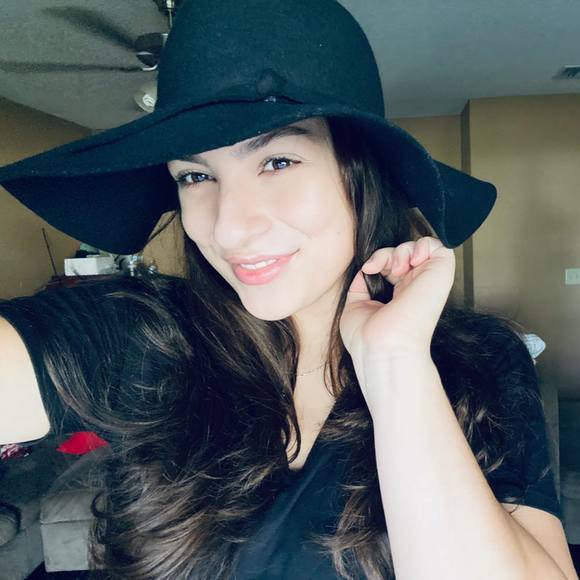 Profile Picture of Cassandra Neal (@cassandranea858) on Poshmark