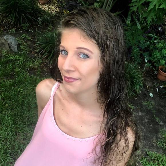 Profile Picture of Danielle Angelisanti (@dangelis530) on Poshmark