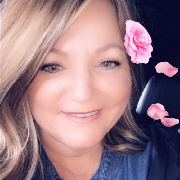 Profile Picture of Lisa Fultz (@fultzmom2) on Poshmark