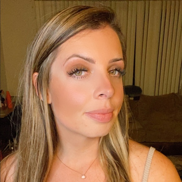 Profile Picture of Jackie Bardin (@jackie_bardin) on Poshmark