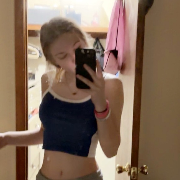 Profile Picture of Haleigh Greer (@haleighgreer794) on Poshmark