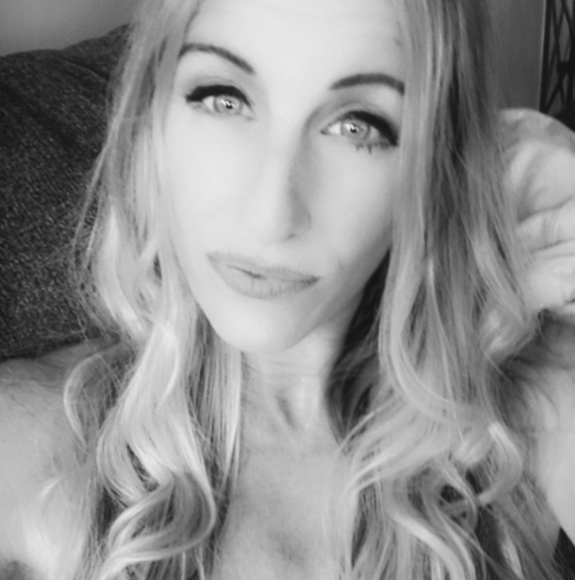 Profile Picture of Roseanne Padlo (@roseanne68) on Poshmark