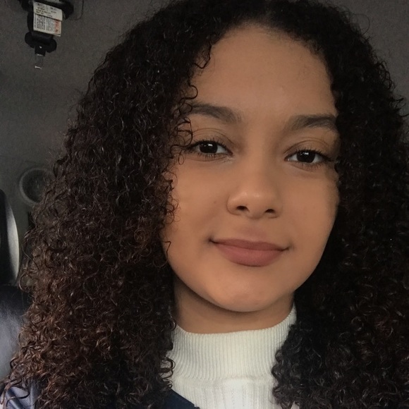 Profile Picture of Dasheily Richiez (@dasheily) on Poshmark