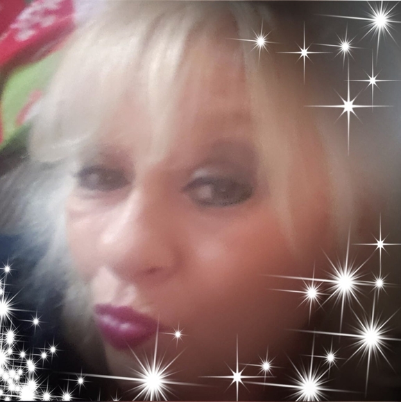 Profile Picture of Karen Badalamenti (@karencruzen) on Poshmark