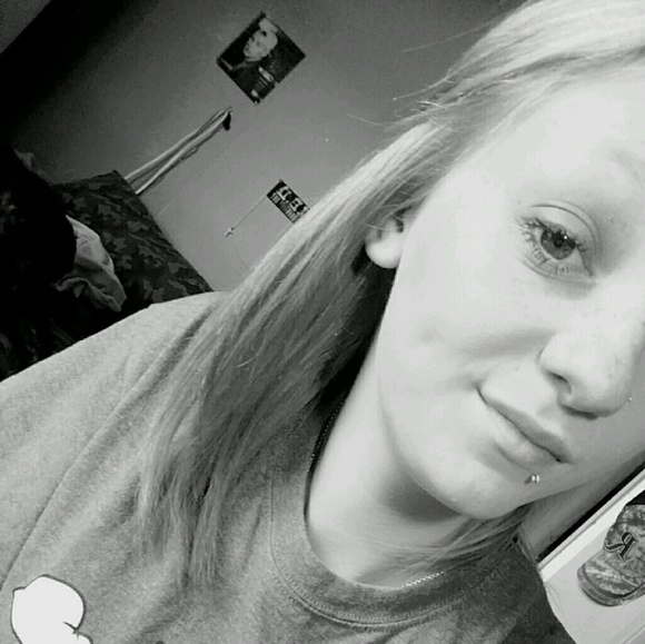 Profile Picture of Spring Botimer (@springerdinger) on Poshmark