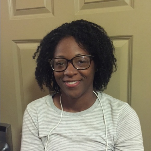 Profile Picture of Deidra Bovain (@luvme2life) on Poshmark