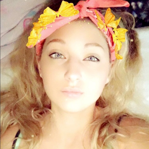 Profile Picture of Miranda Larson (@calligirl17) on Poshmark