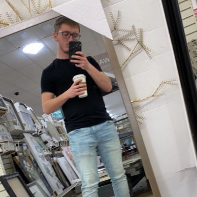 Profile Picture of Ryan Carlos (@ryancarlos98) on Twitter