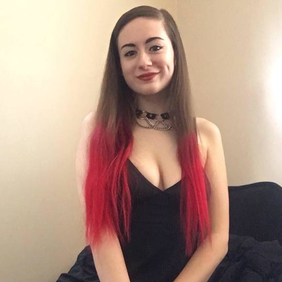 Profile Picture of Ally Follette (@aefollette) on Poshmark