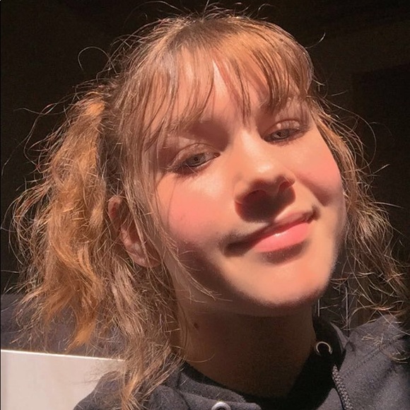 Peytra Dittberner - Poshmark Profile Picture of Peytra Dittberner (@xopeytraxo) on Poshmark