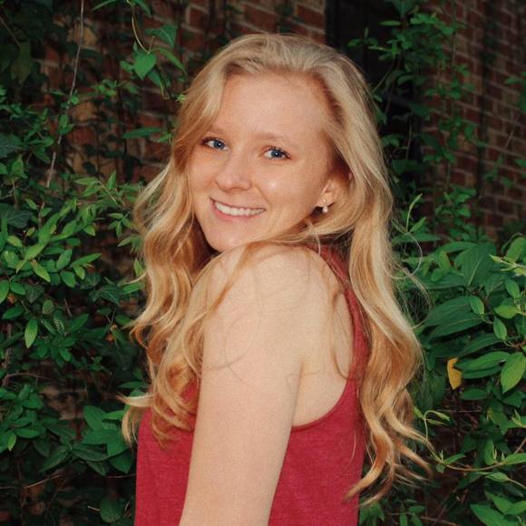 Profile Picture of Caitlin Davis (@cbd5) on Poshmark
