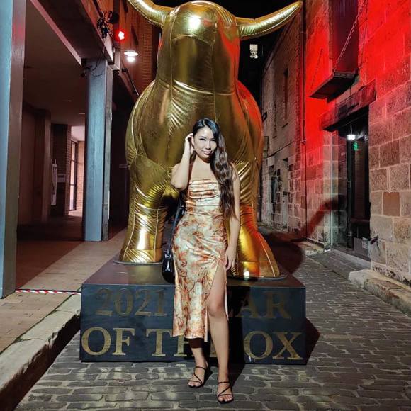 Profile Picture of Bianca Santos (@biancavecino93) on Poshmark