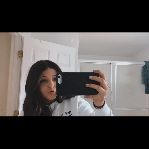 Profile Picture of Erin Cordery (@erincordery) on Poshmark