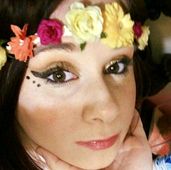 Profile Picture of Stephanie Schneickert (@steffunny333) on Poshmark
