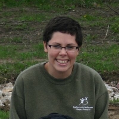 Profile Picture of Tanya Lyons Shenk (@moonbug35) on Twitter