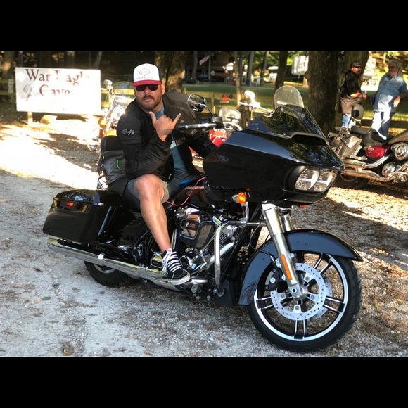 Profile Picture of Max Crossland (@maxcros158) on Poshmark