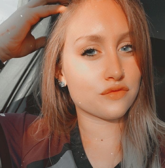 Profile Picture of Tarah Bratcher (@bratc1tl) on Poshmark