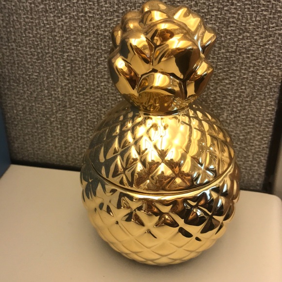 Profile Picture of Alexandra Schirano (@aschirano) on Poshmark