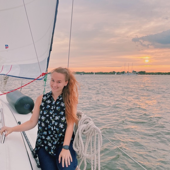 Profile Picture of Julia Brooke (@juliabrooke_513) on Poshmark