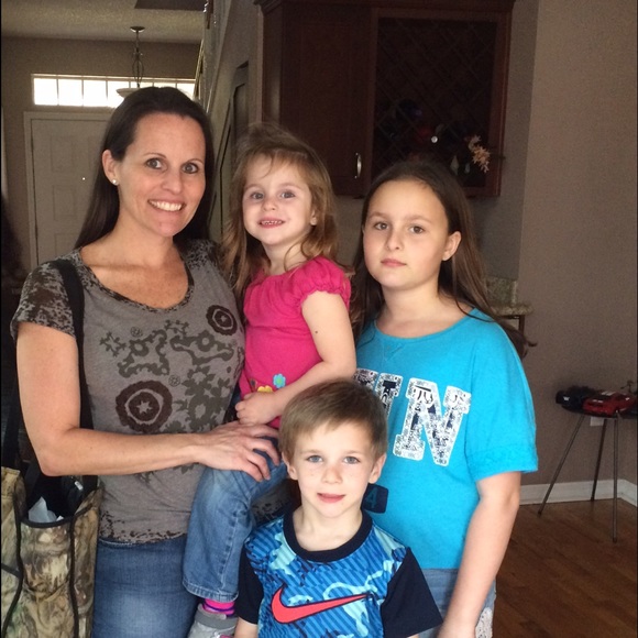 Profile Picture of Melissa Mcsweeney (@mcsweeney5) on Poshmark