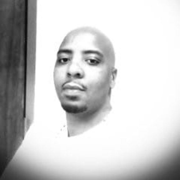 Profile Picture of Levar Levar (@levarlevar1226) on Poshmark