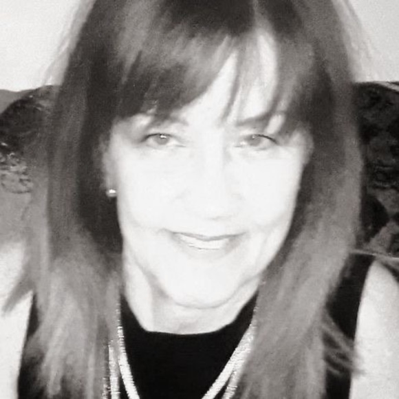 Profile Picture of Carole Lortie (@carolelortie) on Poshmark