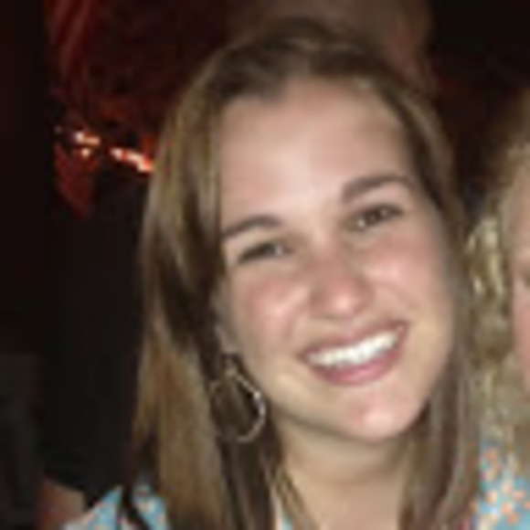 Profile Picture of Leah Crooke (@leahcrooke) on Poshmark