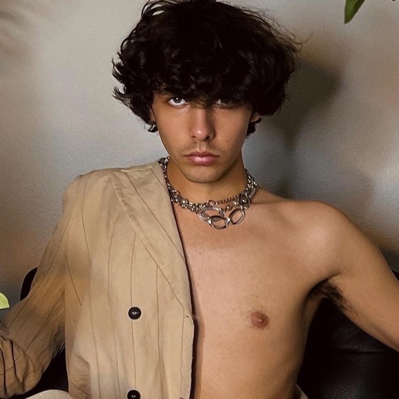 Profile Picture of Stephen Calhoun (@peachsociety) on Poshmark