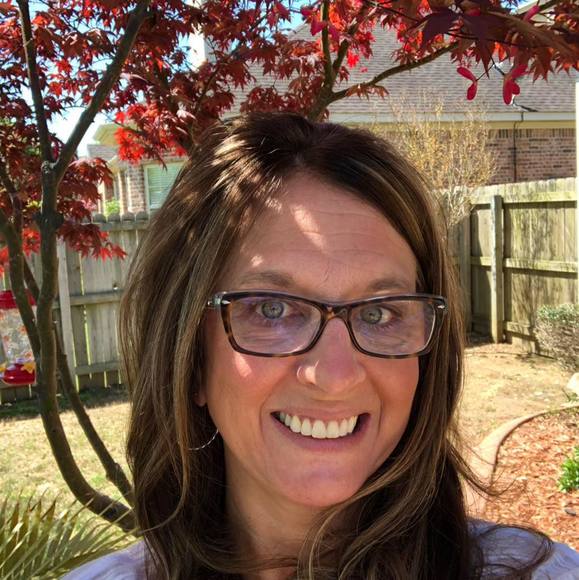 Profile Picture of Lisa Hatchell (@lisahatchell) on Poshmark