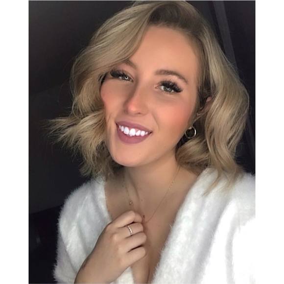 Sarah Mathieu - Poshmark Profile Picture of Sarah Mathieu (@sarah_mathieu) on Poshmark