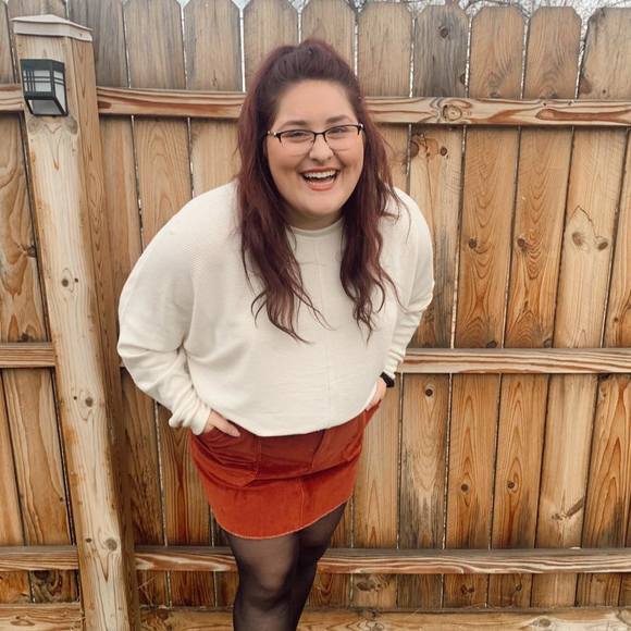 Profile Picture of Carly-anne Nicholson (@00carcar) on Poshmark