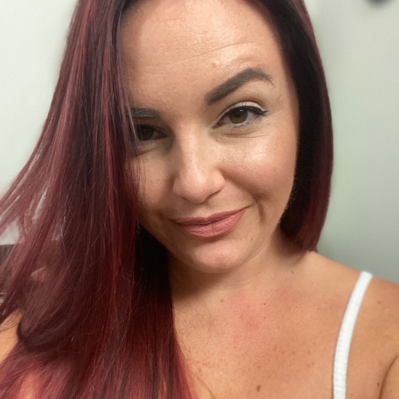 Profile Picture of Taylor Duffield (@houseoftay) on Poshmark