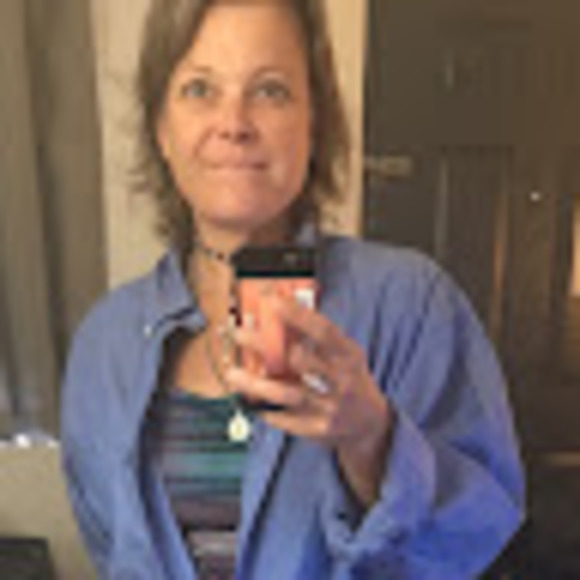 Profile Picture of Summer Burrill (@summerburrill) on Poshmark