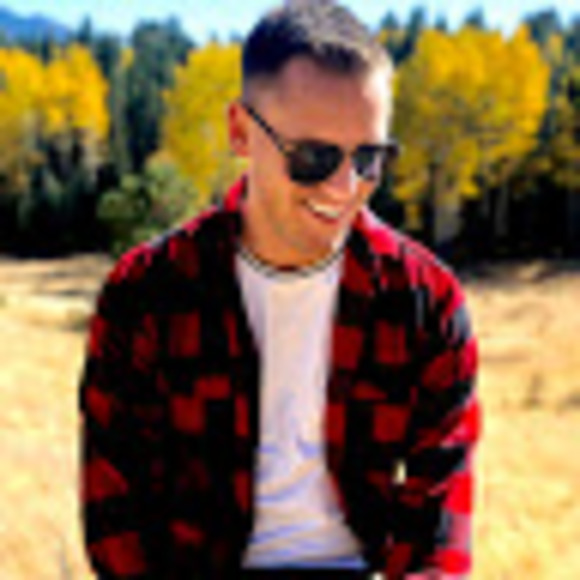 Profile Picture of David Cosman (@davidcosman2012) on Poshmark