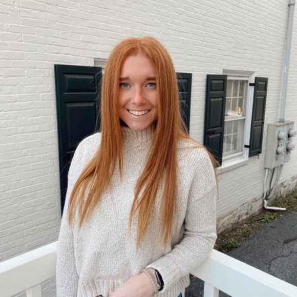 Profile Picture of Jenna Strause (@jennastrause) on Poshmark