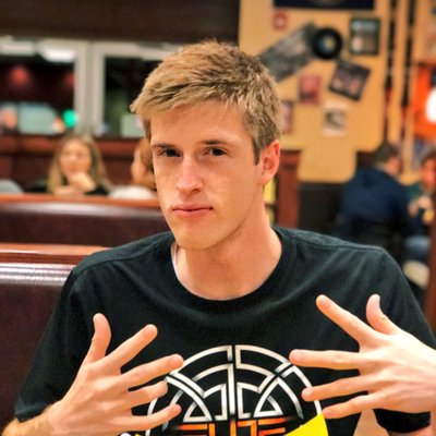 Profile Picture of Bryan Earl (@crazybooryan) on Twitter