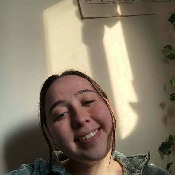 Profile Picture of Sarah Hebdon (@sarah_hebdon) on Poshmark