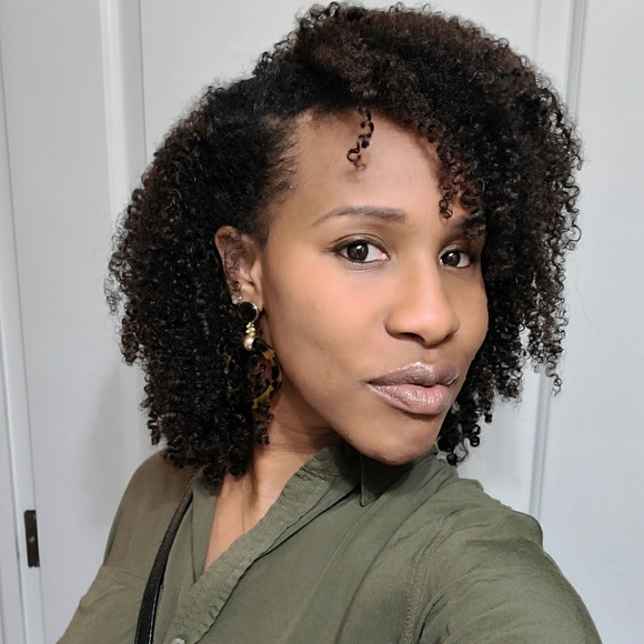 Profile Picture of Chasity Young (@chasityylove) on Poshmark