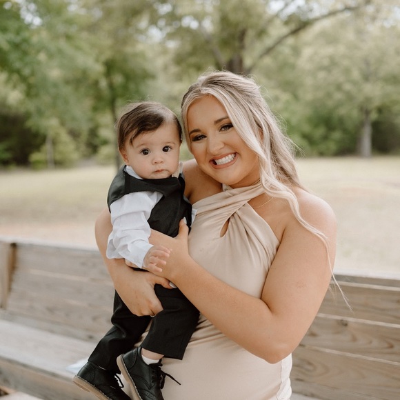 Profile Picture of Makayla Craiglow (@makaylaaa98) on Poshmark