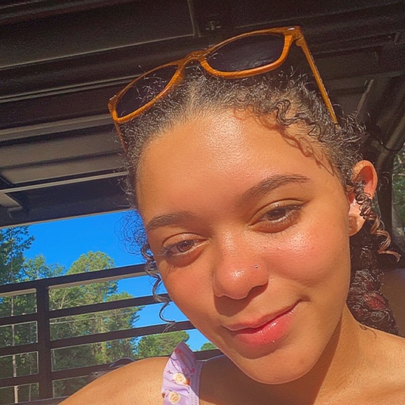 Profile Picture of Lily Daniel (@lilydaniel527) on Poshmark